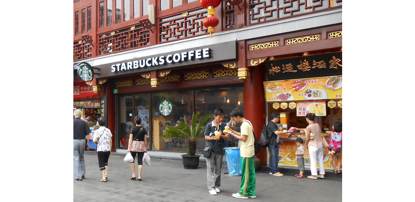 Starbucks: Στα $5 δισ. η αποτίμηση στην Κίνα – Ποιοι κολοσσοί την «φλερτάρουν»