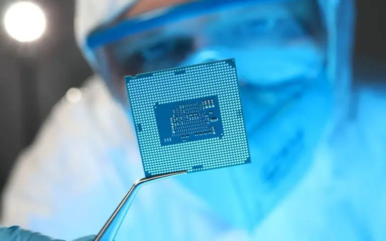 ΗΠΑ: Χαλαρώνει τις εξαγωγές λογισμικού σχεδιασμού τσιπ προς την Κίνα