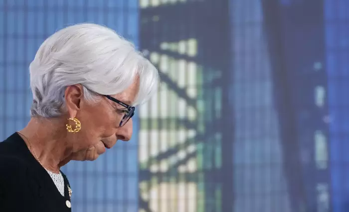 Χωρίς διάθεση για αλλαγές στα επιτόκια η ΕΚΤ – Θα αλλάξει τόνο η Λαγκάρντ;