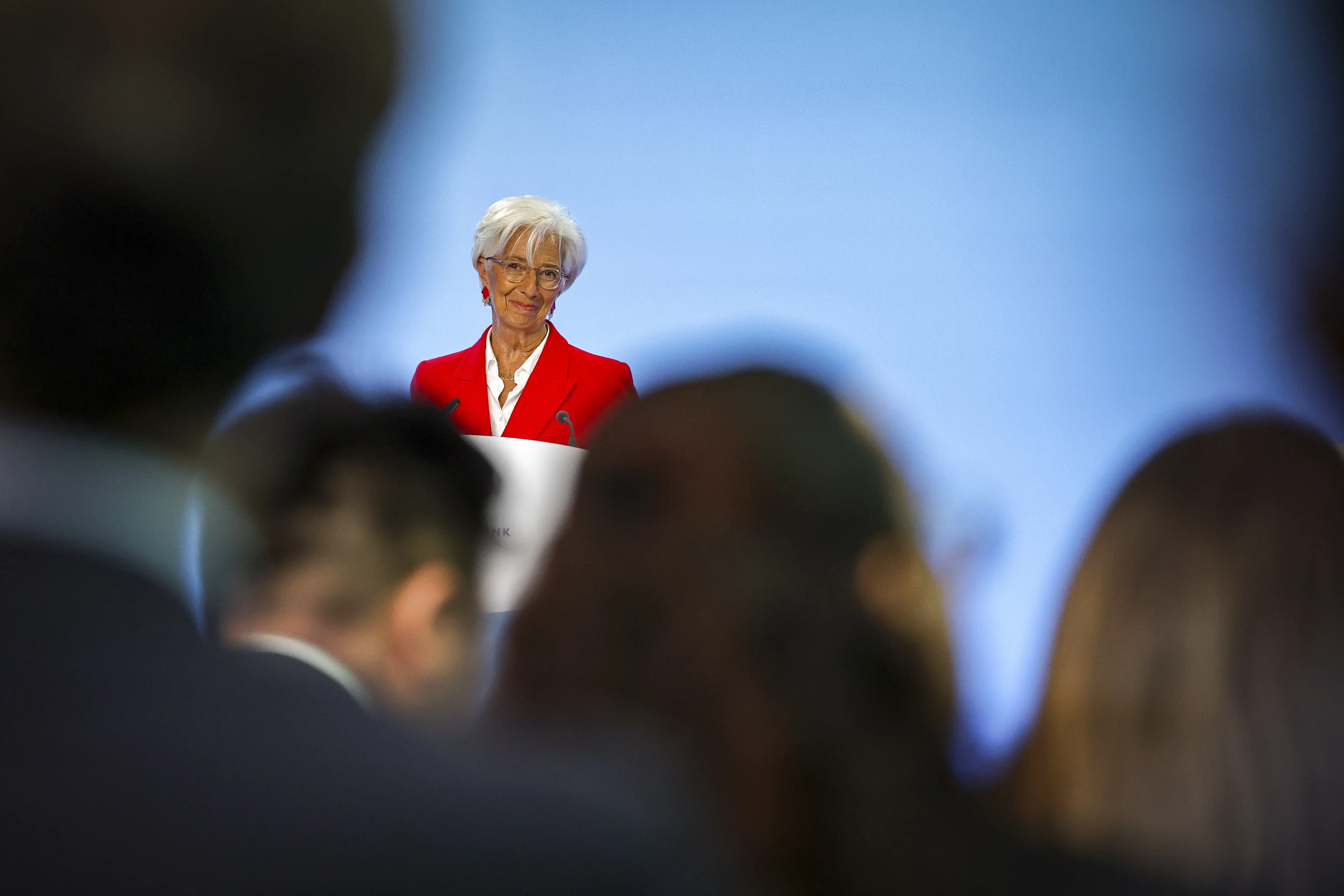 Οι διαφωνίες στην ΕΚΤ και το μήνυμα της Λαγκάρντ με το… κολιέ