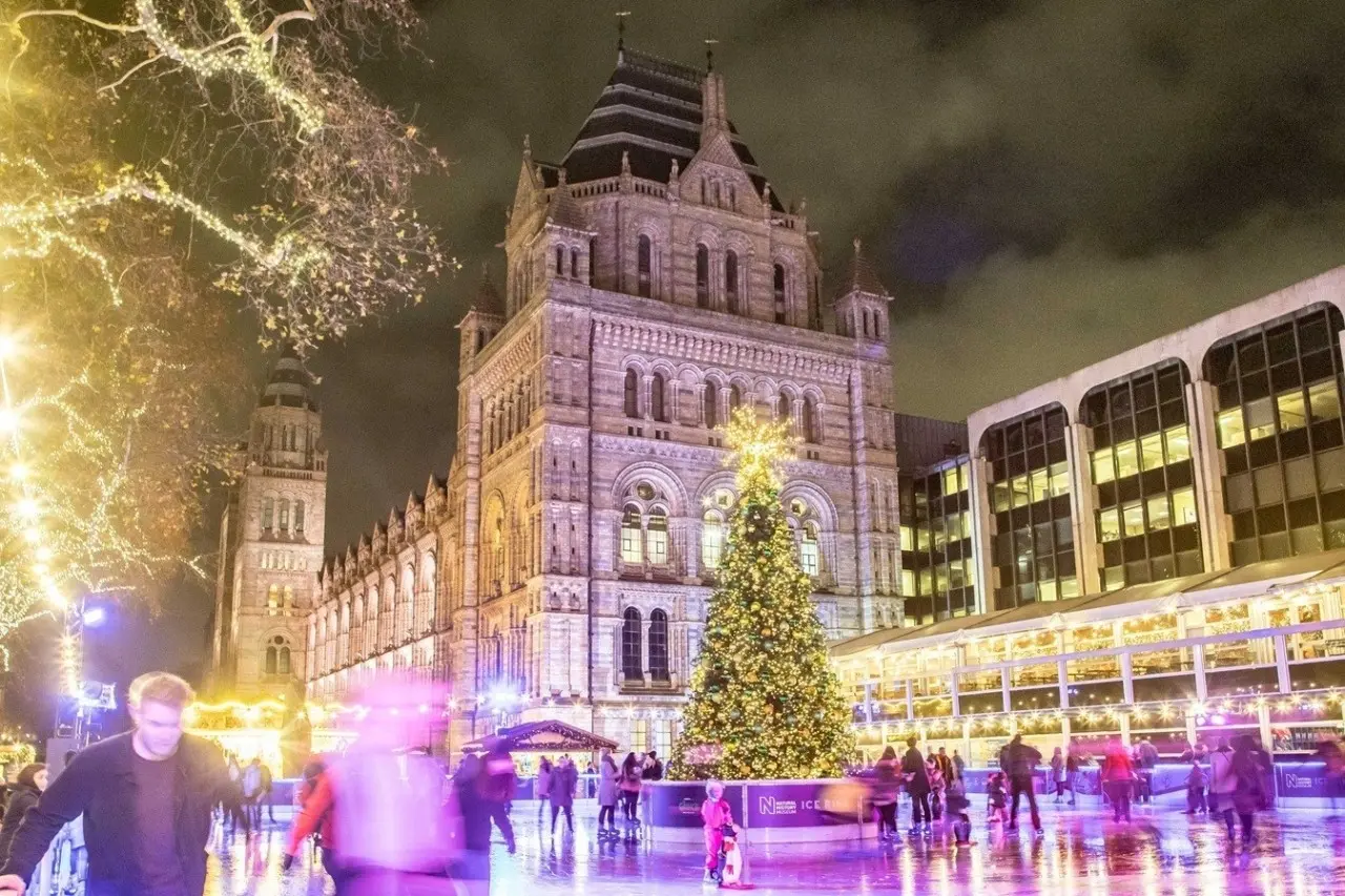 Βρετανία: Ξεγέλασαν τουρίστες με ανύπαρκτη χριστουγεννιάτικη αγορά στα Ανάκτορα του Μπάκιγχαμ