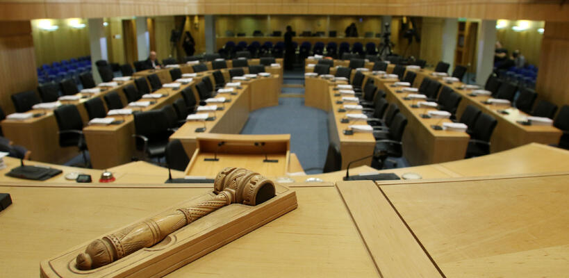 Μπρα ντε φερ Κυβέρνησης-κομμάτων στις καθυστερήσεις