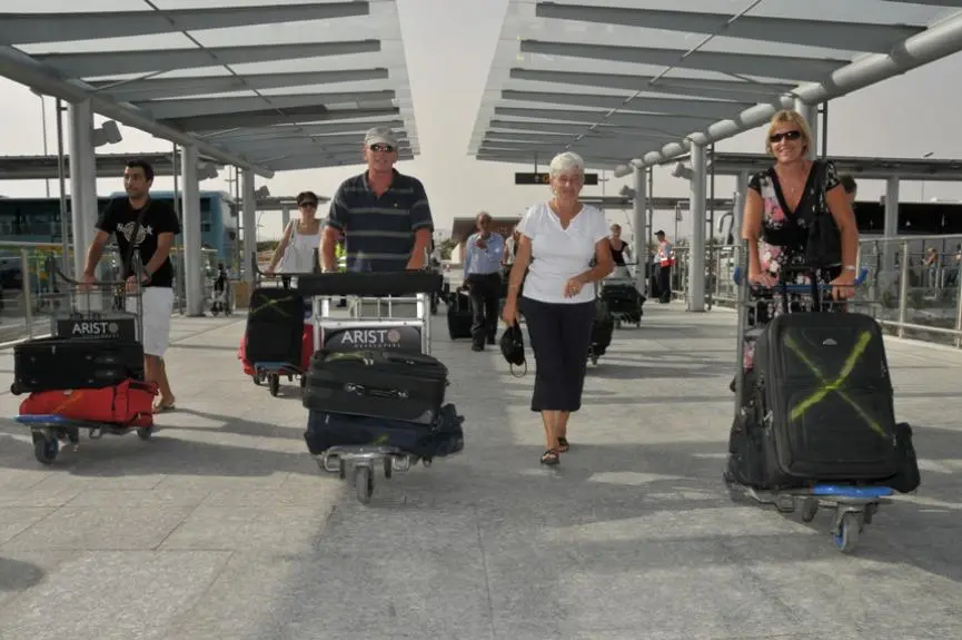 Νέο ιστορικό ρεκόρ αφίξεων τουριστών το 2024 - Έσπασαν το φράγμα των 4 εκατομμυρίων