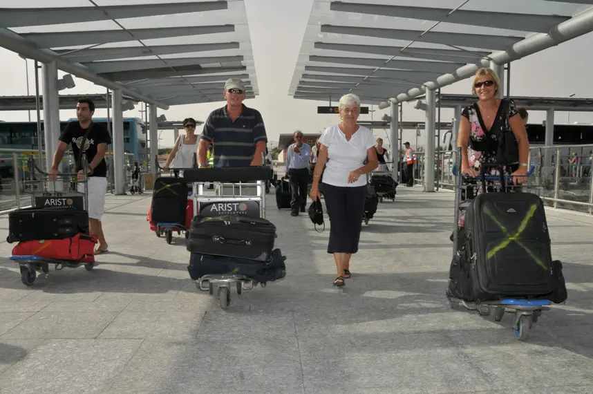 Πόσοι τουρίστες έφτασαν Κύπρο τον Ιούνιο