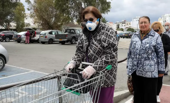 Τι ισχύει από σήμερα για τις ευπαθείς ομάδες στις υπεραγορές