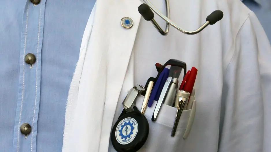 Υπ. Υγείας: «Φρένο» σε γιατρούς του ΓεΣΥ που εργάζονται σε άλλες χώρες