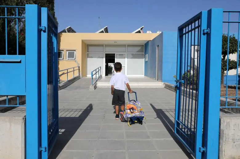 Ανοίγει ξανά ο διάλογος για το ωράριο των σχολείων