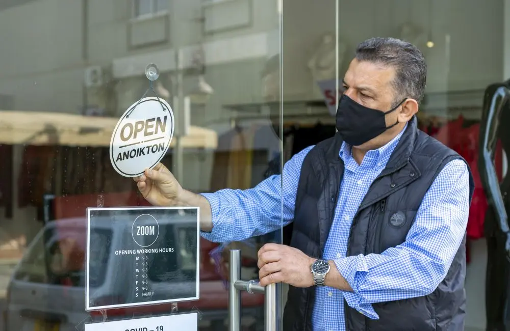 Περιμένουν τον Άγιο Βασίλη οι καταστηματάρχες – Ανησυχίες για αυξήσεις…