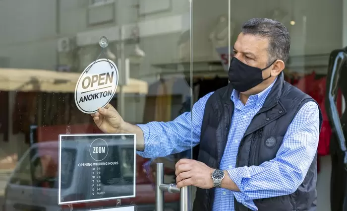 Περιμένουν τον Άγιο Βασίλη οι καταστηματάρχες – Ανησυχίες για αυξήσεις…