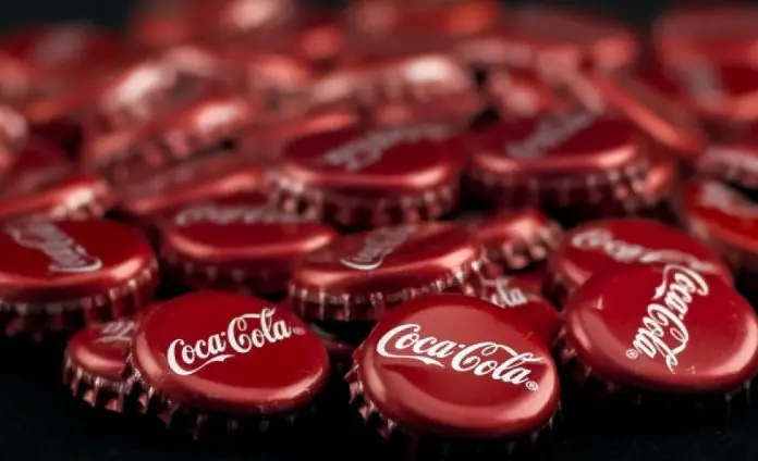 Αναζητά νέες εξαγορές η Coca-Cola– Τι λέει για αυξήσεις και Ρωσία