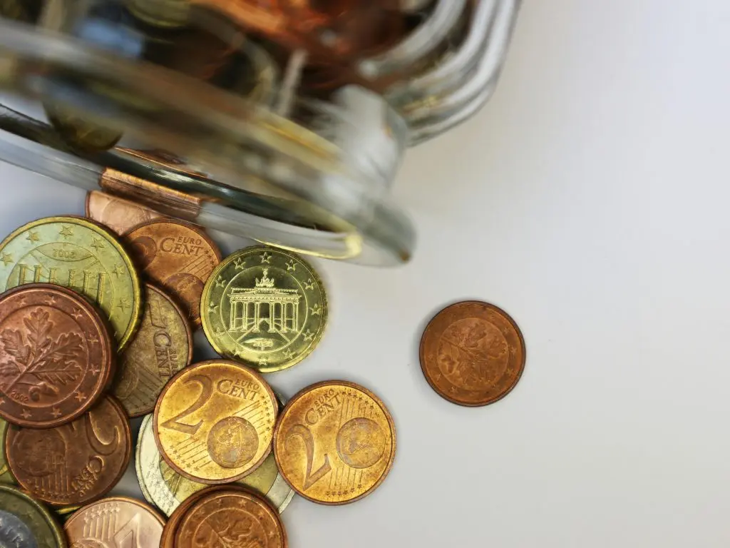 Economist: Δεν έχουν νόημα πλέον τα κέρματα