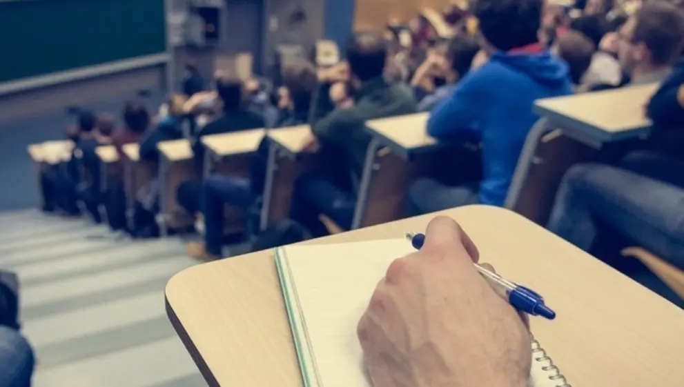 Οι Gen Zers εγκαταλείπουν το κολέγιο και ψάχνουν τρόπους να πετύχουν χωρίς αυτό