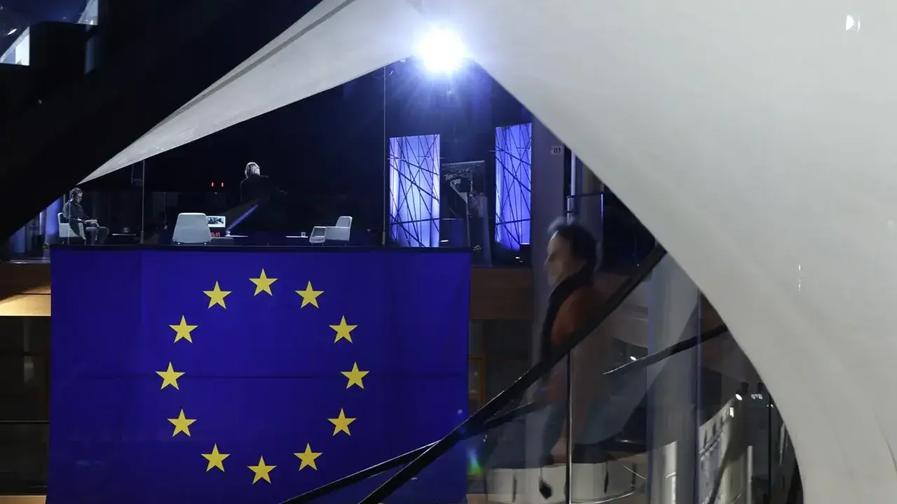 EΕ: «Μπλόκο» στην Κομισιόν από 9 κράτη μέλη για 2.500 νέες προσλήψεις διοικητικού προσωπικού