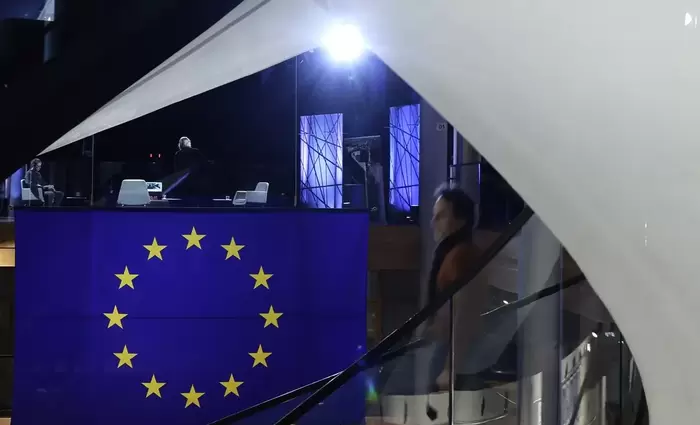 EΕ: «Μπλόκο» στην Κομισιόν από 9 κράτη μέλη για 2.500 νέες προσλήψεις διοικητικού προσωπικού