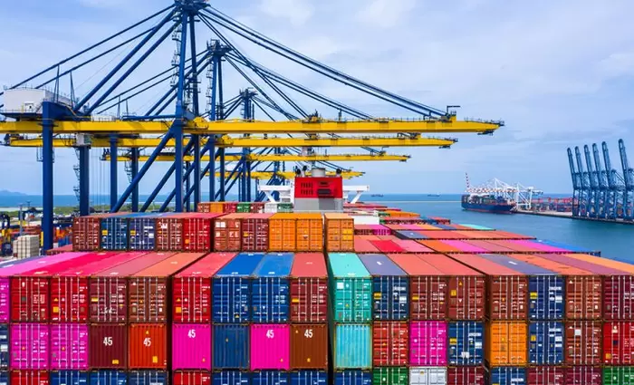 Νέα καταιγίδα χτυπά το εμπόριο – Έρχονται ακριβά Χριστούγεννα