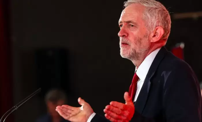 Times: Δεύτερο δημοψήφισμα για το Brexit θέλει ο Κόρμπιν