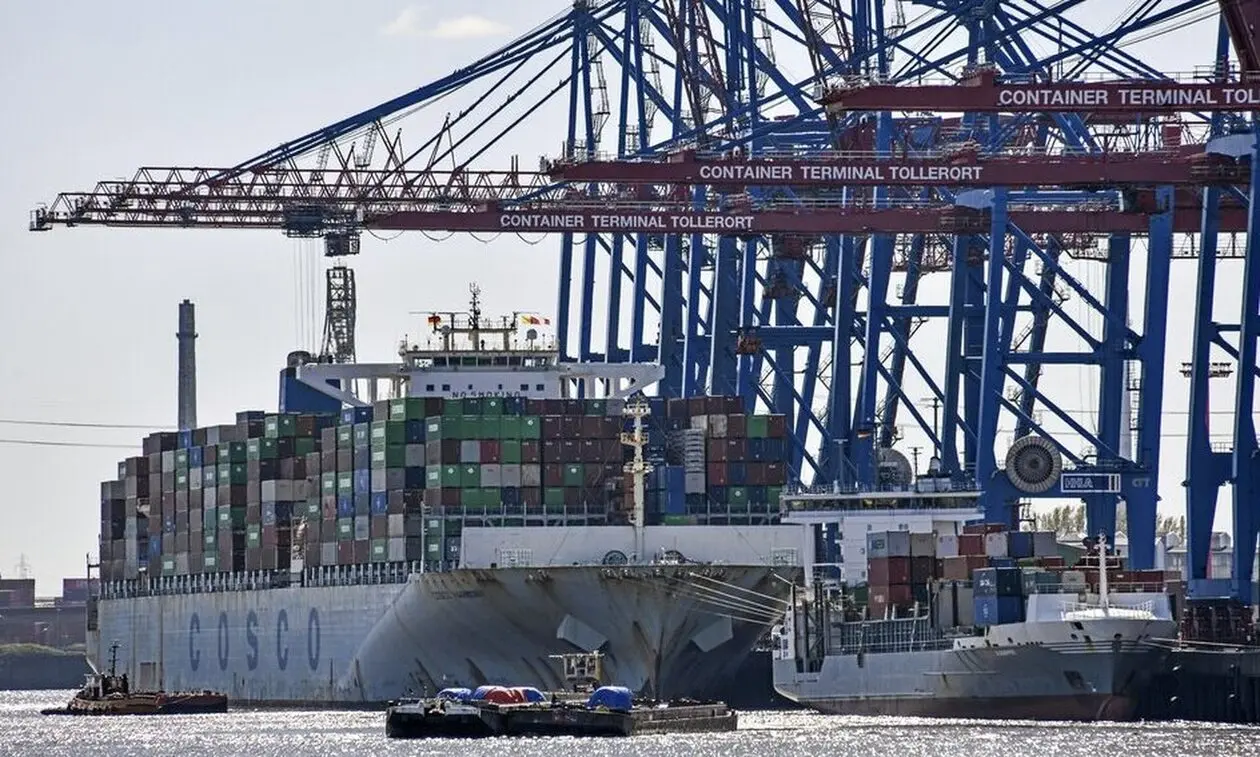Η κινεζική Cosco εισέρχεται στο λιμάνι του Αμβούργου