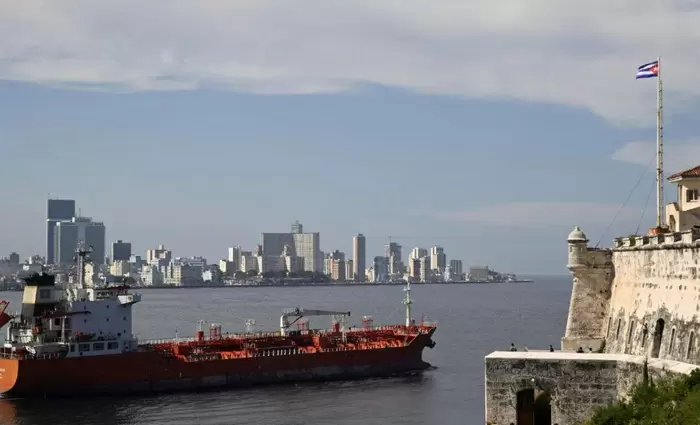 Κούβα: Θα συνεχίσουμε να την προμηθεύουμε με πετρέλαιο, λέει η Ρωσία