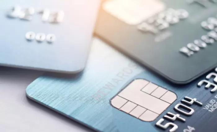 Εκτοξεύτηκαν οι πληρωμές με κάρτα σε υπεραγορές και περίπτερα