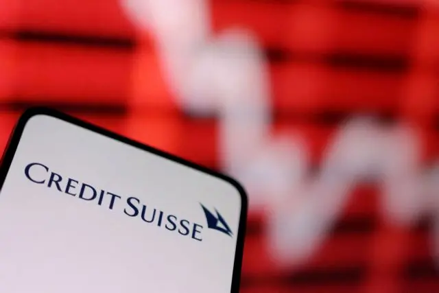 Αγώνας δρόμου για τη διάσωση της Credit Suisse πριν τη Δευτέρα