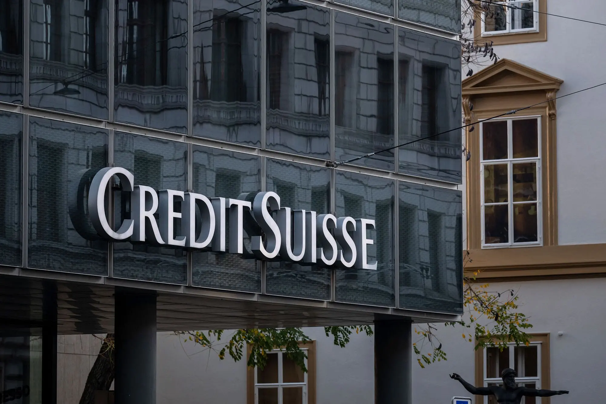 Καθαρές ζημιές $7,93 δις ανακοίνωσε η Credit Suisse