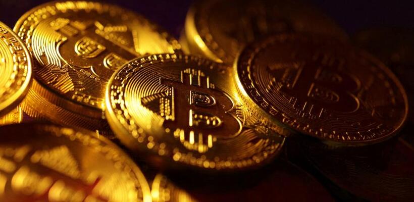 Το bitcoin διέψευσε 10 κορυφαίους αναλυτές μέσα στο 2025