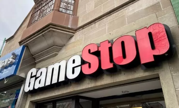 Φρένο στο ράλι της GameStop και αναζήτηση νέου CEO