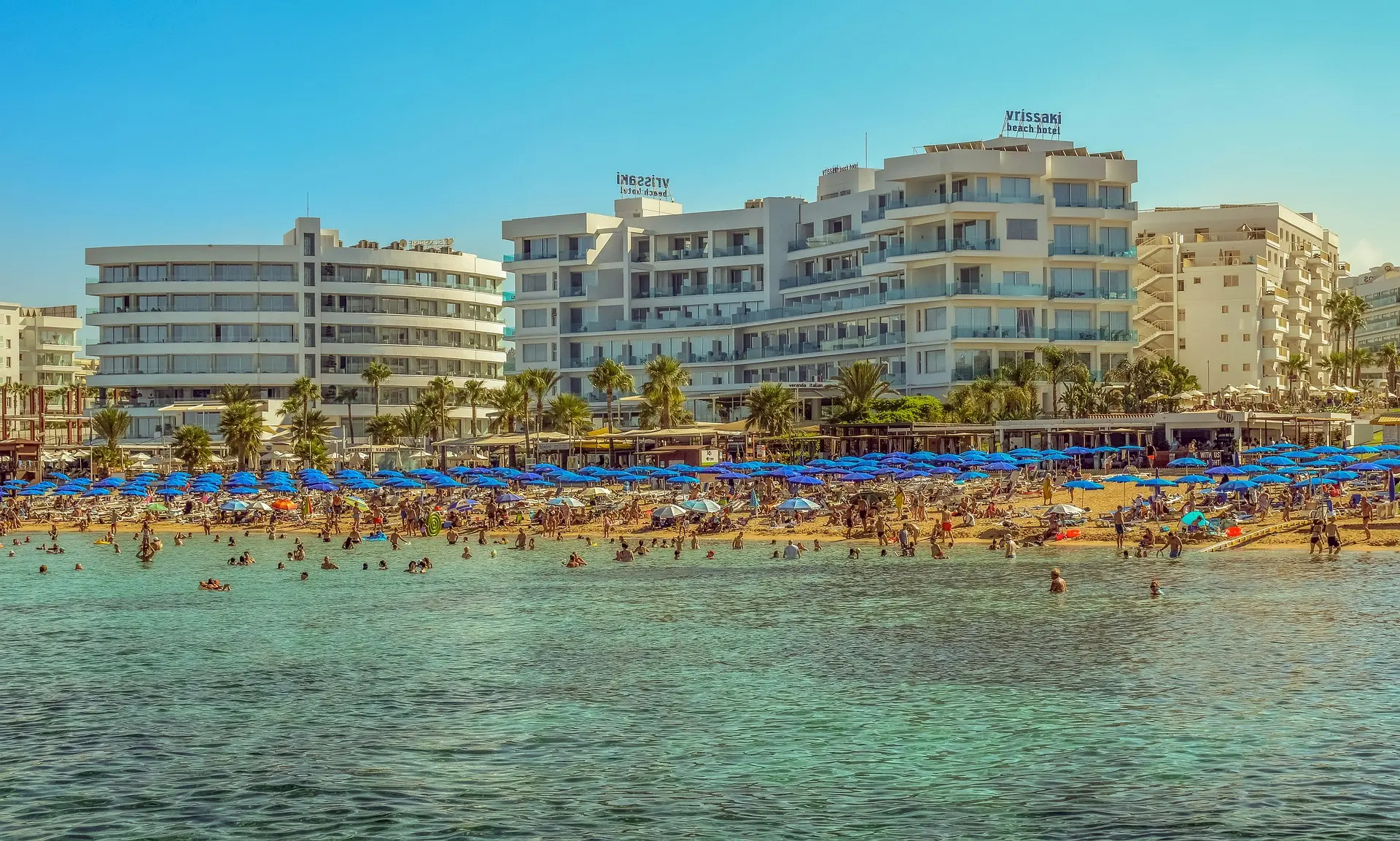 Αυξάνονται οι τουρίστες στην Αμμόχωστο -Έλλειψη προσωπικού στην Πάφο