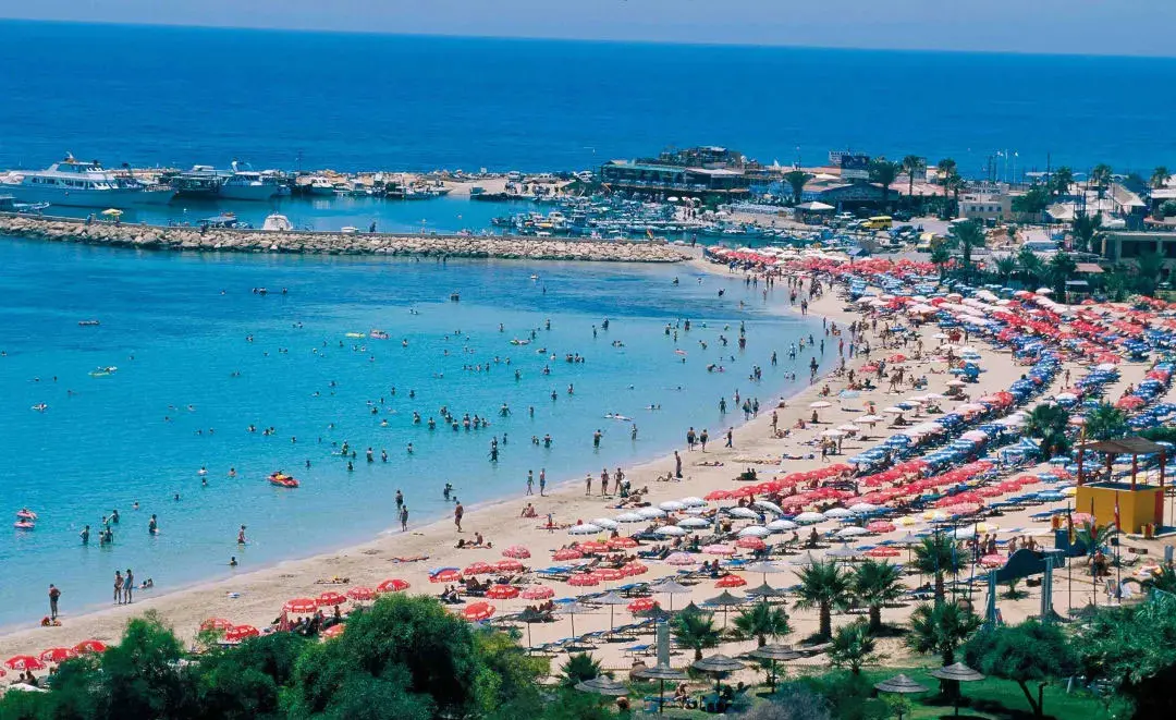 Περισσότεροι τουρίστες ήρθαν τον Φεβρουάριο - x2 οι αφίξεις από Ην. Βασίλειο