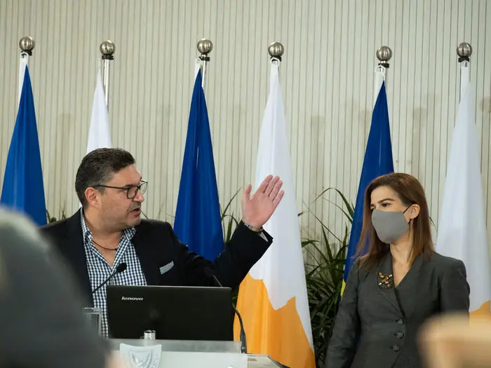 Πέφτει κατά 10% ο ΦΠΑ στο ηλεκτρικό ρεύμα για τα νοικοκυριά