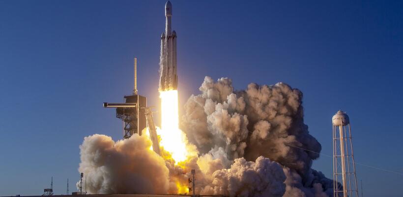 Τζεφ Μπέζος vs Ίλον Μασκ: Διαστημική κόντρα των δισεκατομμυριούχων