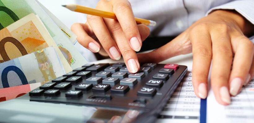 Μειώθηκαν στο μισό οι παραχωρήσεις νέων δανείων τον Απρίλιο