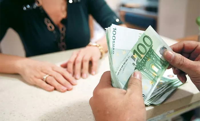 Αυξήθηκαν τα καταναλωτικά επιτόκια, μειώθηκαν τα στεγαστικά τον Μάρτιο