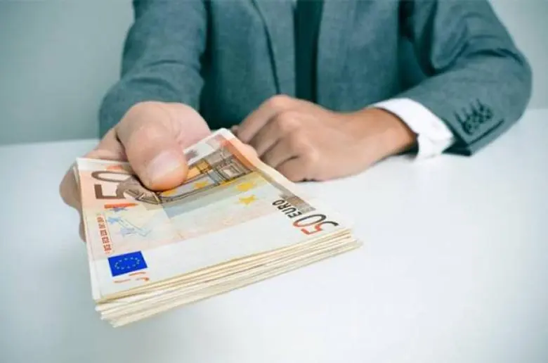 Αυξήθηκαν οι καταθέσεις και τα δάνεια τον Φεβρουάριο