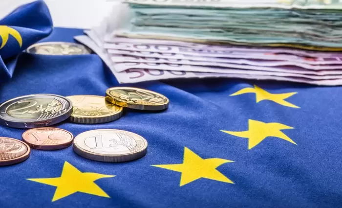 Δασμοί σε αεροσκάφη, αυτοκίνητα και τρόφιμα στη λίστα με τα αντίποινα της ΕΕ κατά του 30% του Τραμπ