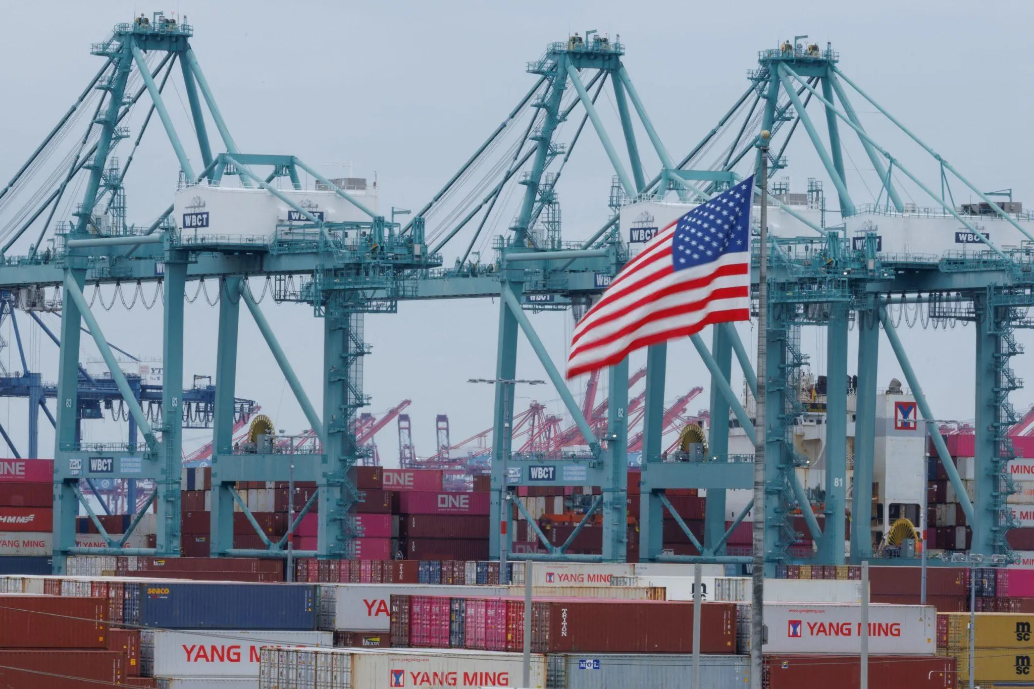 Γιατί ο Τραμπ «παίζει» με τους δασμούς - Ο αντίκτυπος στην ελληνική οικονομία