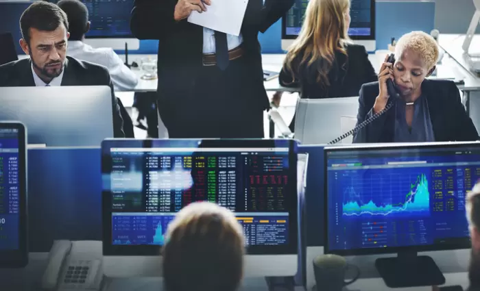 Οι επενδυτές στρέφονται με ταχύτητα στα ομόλογα