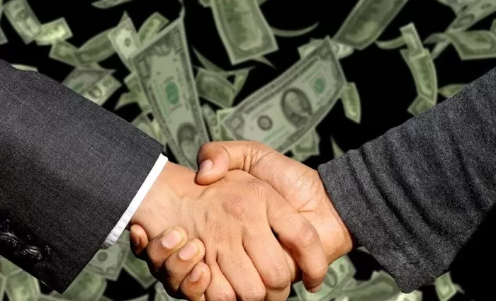 Στα 2,6 τρισ. δολάρια τα deals που έκλεισαν μέχρι τον Ιούλιο