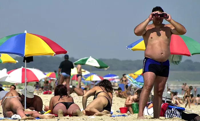 Γερμανία: Βλέπουν προσωρινή απαγόρευση διακοπών, κολλούν σε συνταγματικά εμπόδια