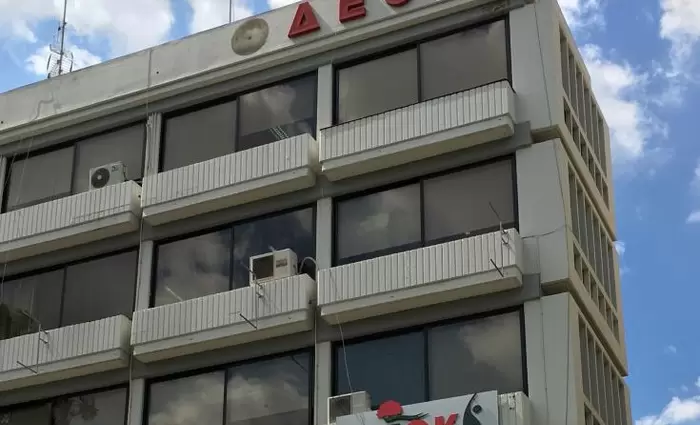 ΔΕΟΚ: Χαιρετίζει αύξηση κατώτατου, θέτει θέμα ωριαίας απόδοσης