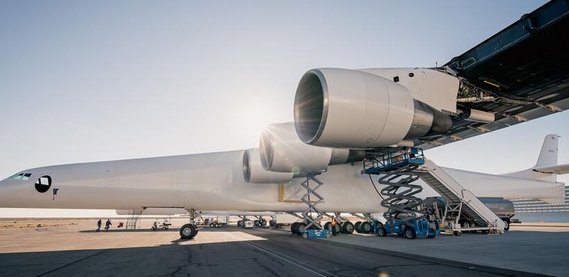 Απογειώθηκε το πιο μεγάλο και πιο περίεργο αεροπλάνο του κόσμου (pics)