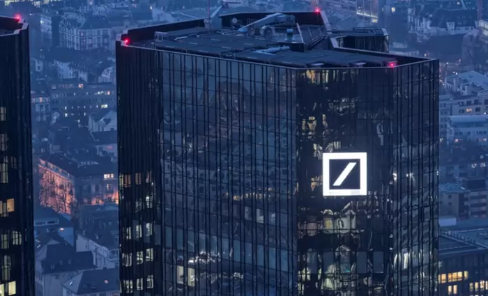 Η ΕΚΤ εξετάζει την έναρξη έρευνας κατά της Deutsche Bank