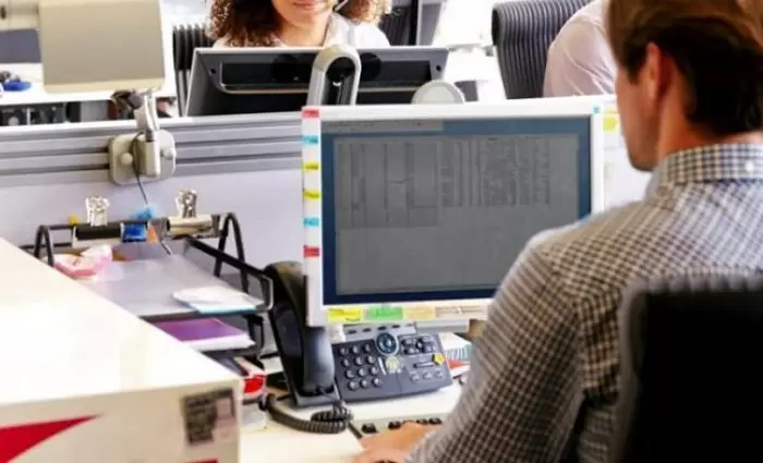 Ξεκίνησε η συζήτηση στη Βουλή για το νέο ωράριο στο Δημόσιο – Νέα ώρα προσέλευσης