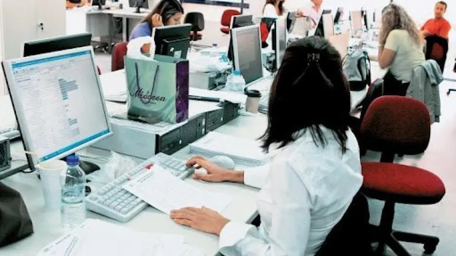 Στις 72.432 οι εργαζόμενοι στον ευρύ δημόσιο τομέα