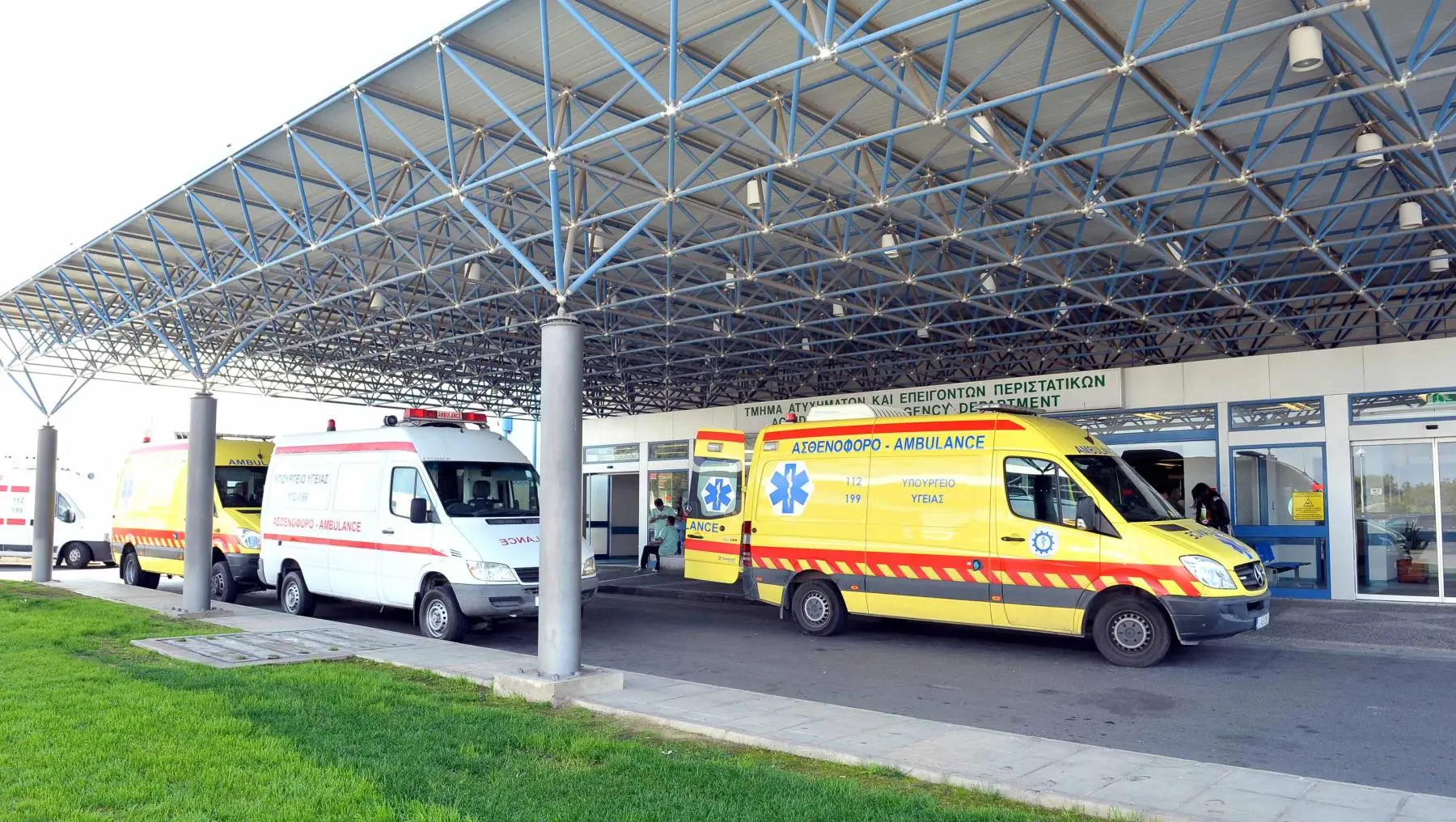 Υπ. Υγείας: Ζητεί για πρόσληψη διασώστες - πλήρωμα ασθενοφόρων