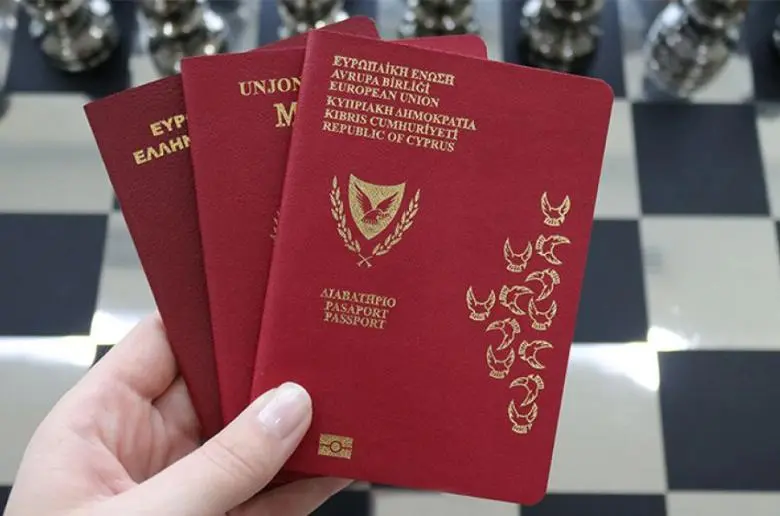 «Ξεσκονίζουν» τις υποθέσεις πολιτογραφήσεων στη Νομική Υπηρεσία