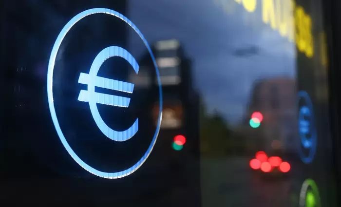 Η επόμενη μέρα στις πληρωμές: Ψηφιακό ευρώ vs δολαριακά stablecoins – Ποιος θα ορίσει τους κανόνες;