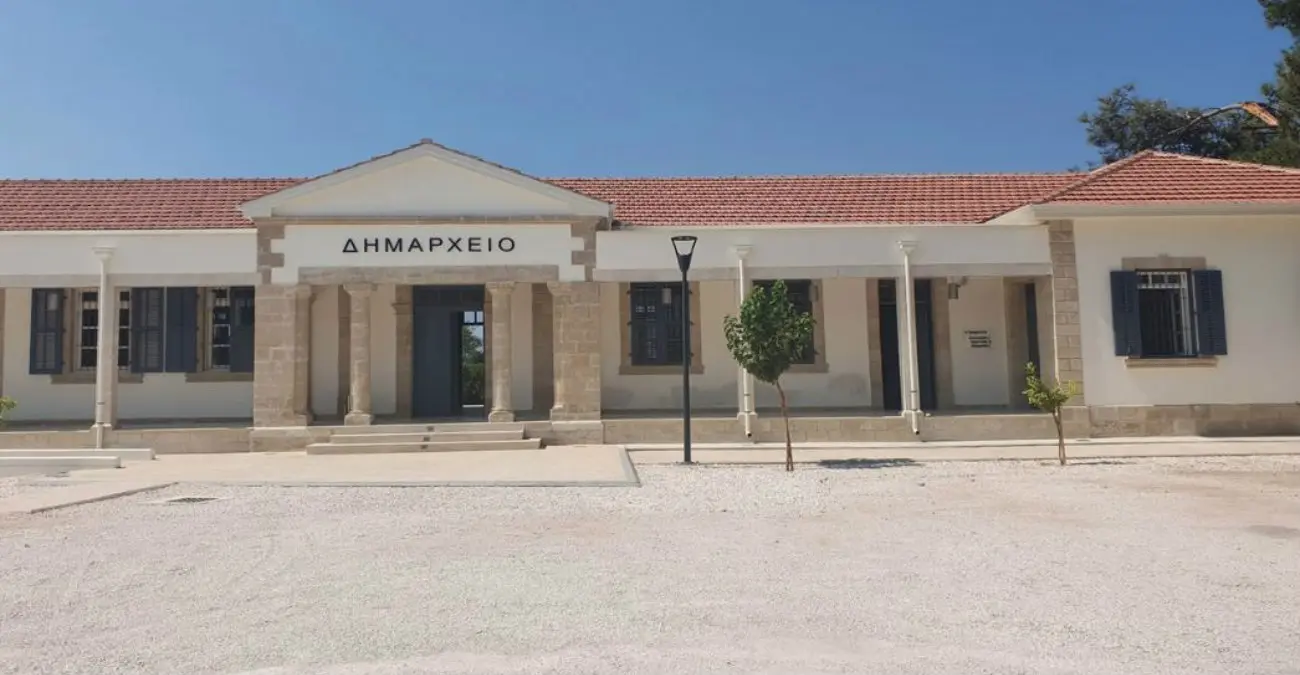 Πόλη Χρυσοχούς: Έπεσαν οι υπογραφές για αλλαγές στον «Ευαγόρα»