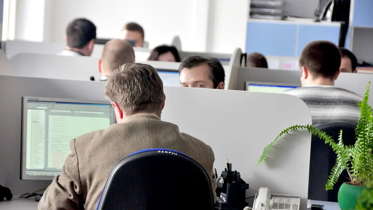 Συνεχίζεται η μείωση μόνιμου προσωπικού και αύξηση έκτακτου στο δημόσιο