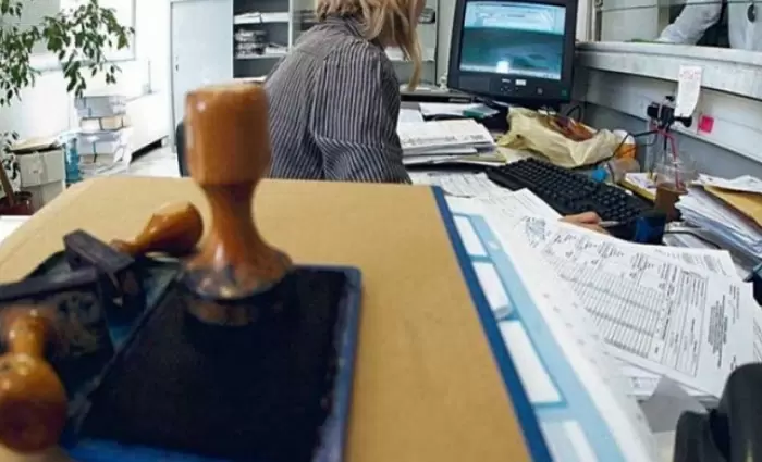 Διαφωνία Συντεχνιών με ΥΠΟΙΚ για την αναστολή πλήρωσης θέσεων στο Δημόσιο